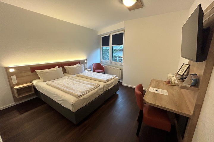 Room 4 of 43