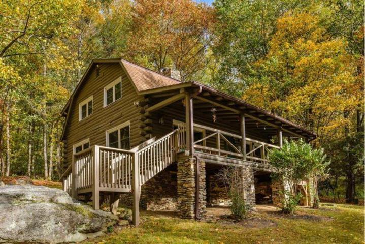 Eagles Rest Lodge in Hendersonville, NC