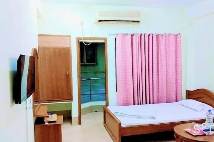 Room 11 of 35