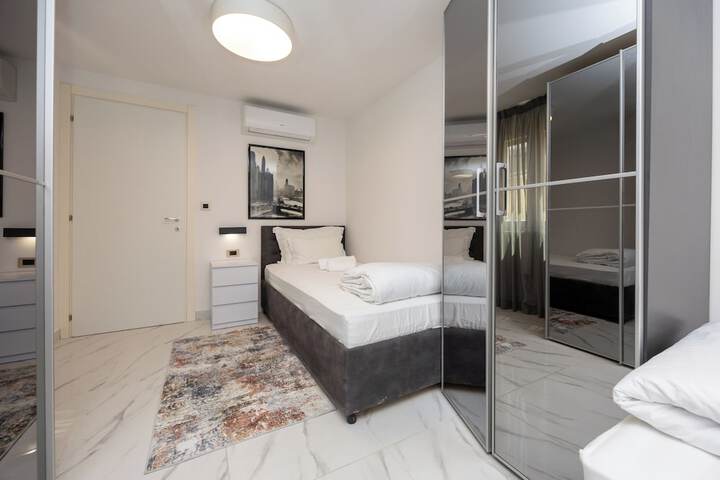 Room 63 of 169