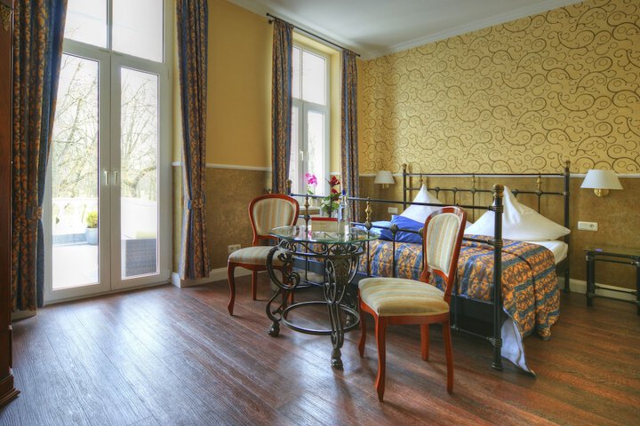 Room 5 of 33