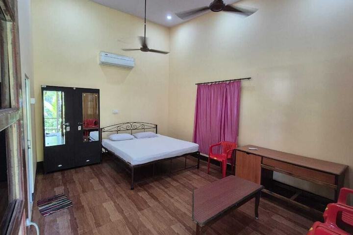 Room 3 of 6