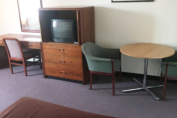 Room 4 of 20
