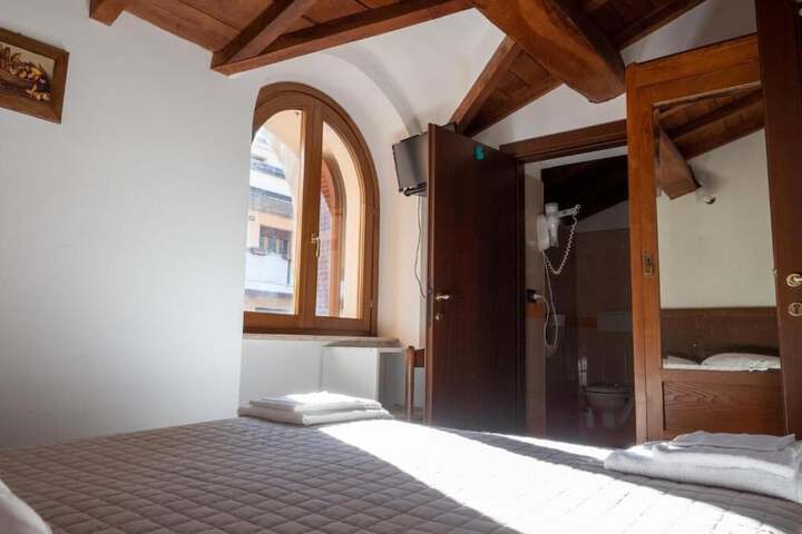 Room 2 of 28