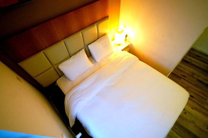 Room 2 of 11