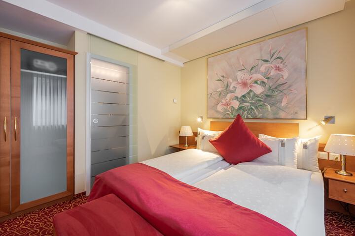 Room 45 of 132
