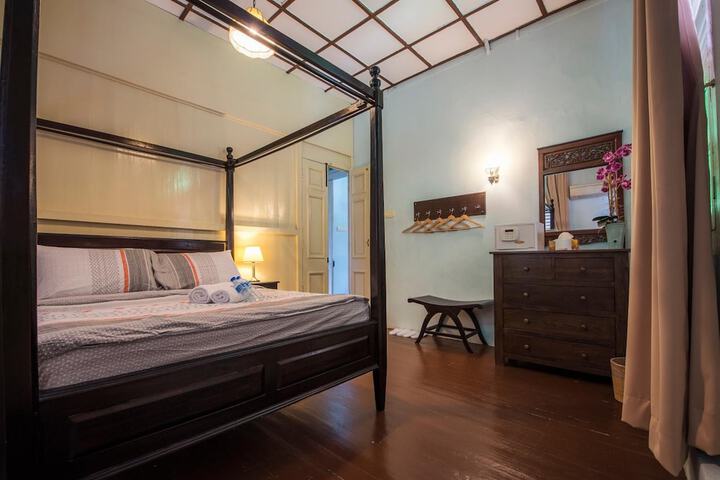 Room 16 of 46