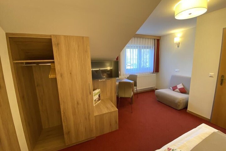 Room 5 of 44