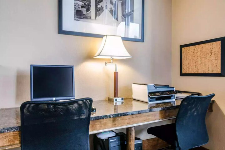 Business Center 26 of 27