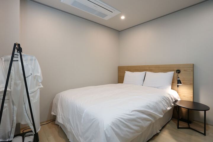 Room 9 of 35
