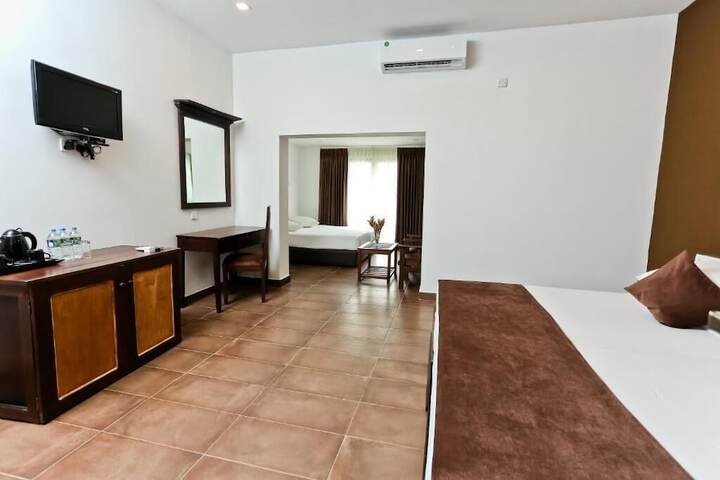 Room 4 of 43