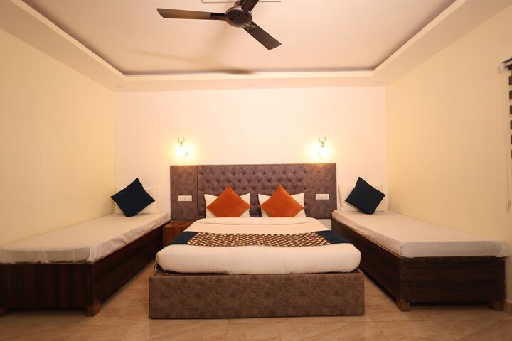 Room 5 of 15