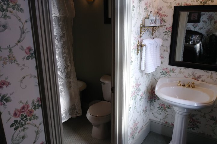Room 43 of 60