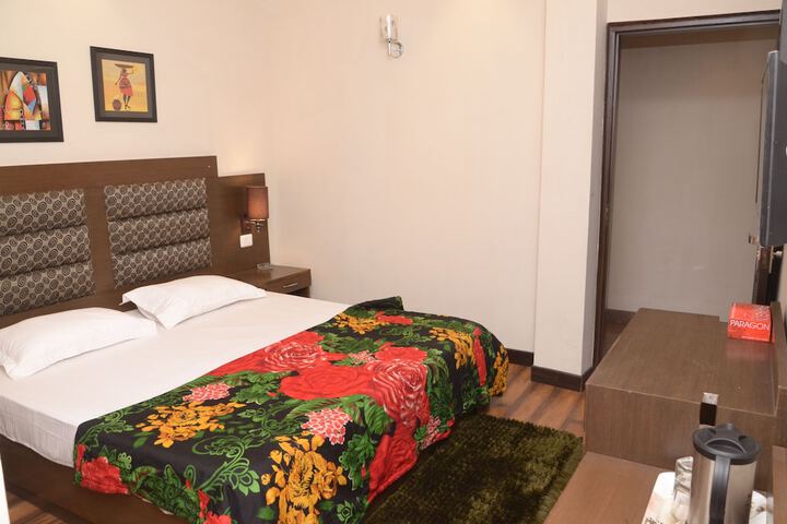 Room 8 of 28