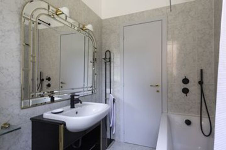 Room 3 of 28