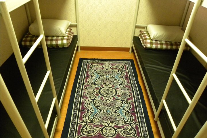 Room 4 of 16