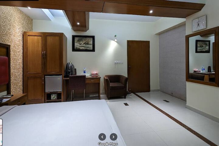 Room 5 of 15