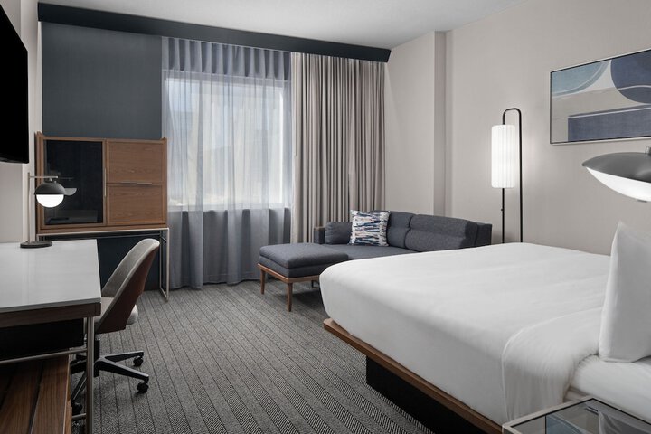 Room 4 of 27