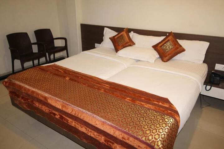 Room 8 of 32