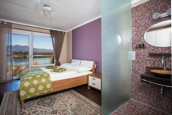 Room 3 of 20