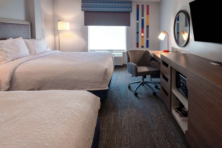 2 Queen Beds Mobility Hearing Accessible Tub (3 of 3)