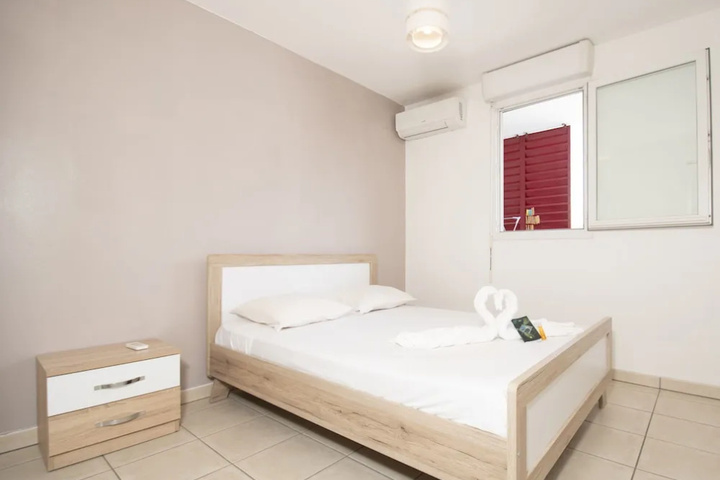 Room 5 of 14