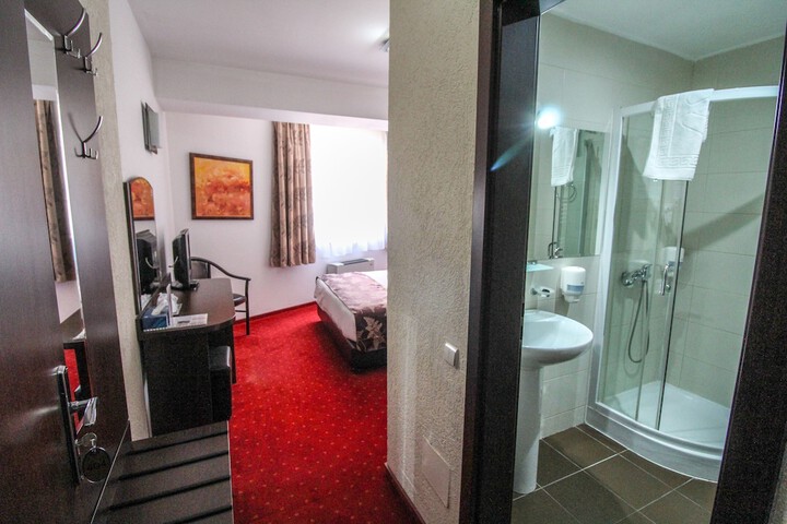 Room 6 of 46