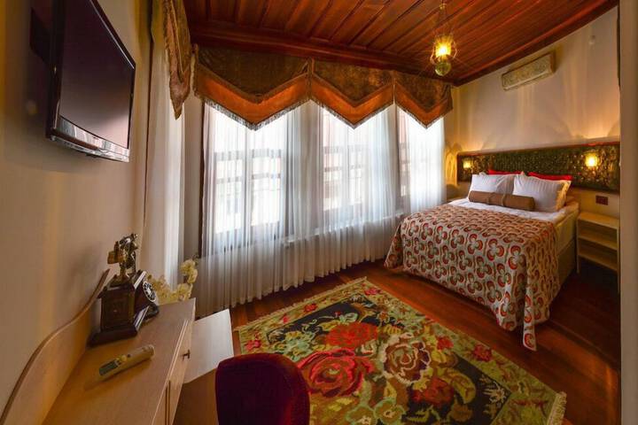 Room 8 of 42