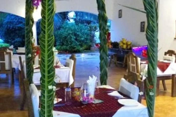 Dining 16 of 27