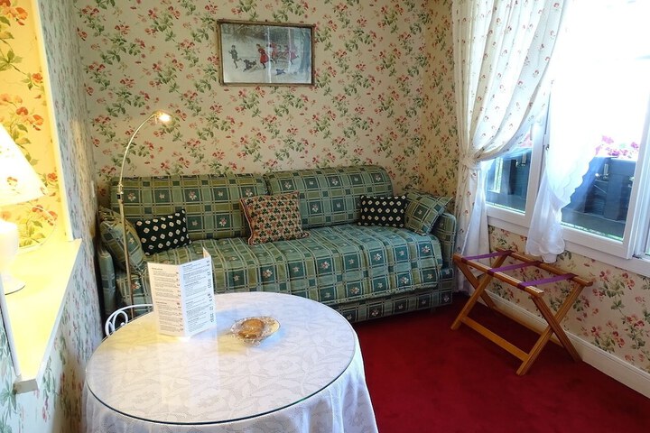 Room 27 of 38