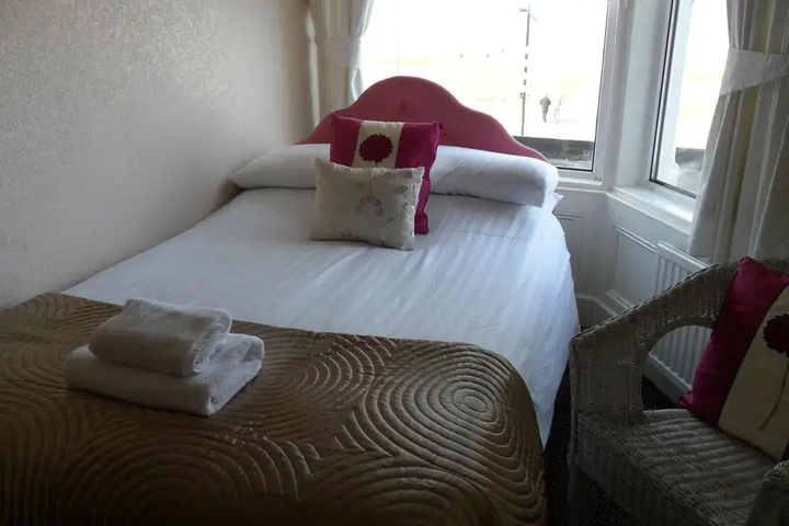 Room 3 of 17
