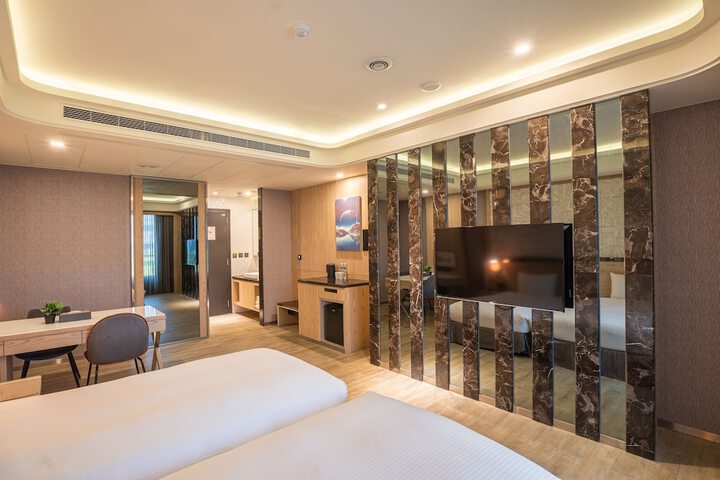 Room 16 of 126