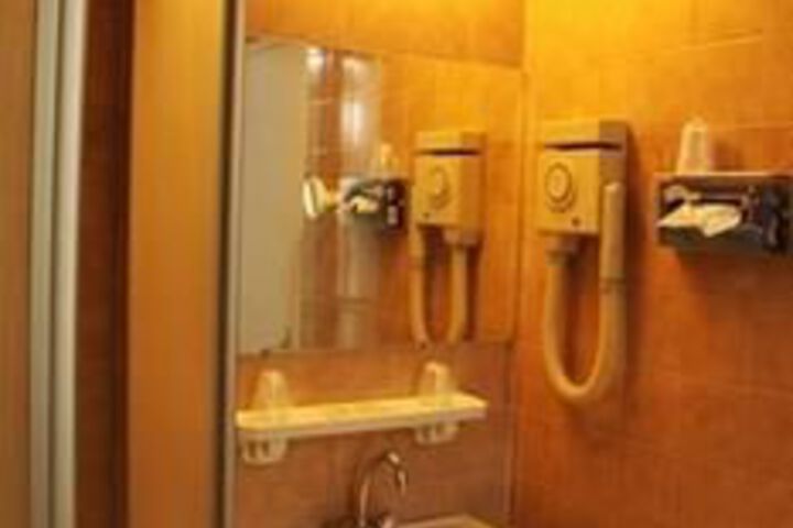 Room 4 of 23