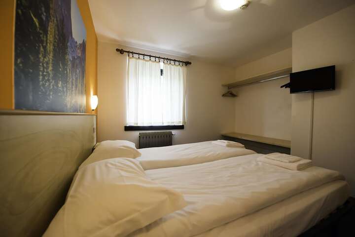 Room 25 of 112