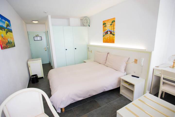 Room 21 of 63