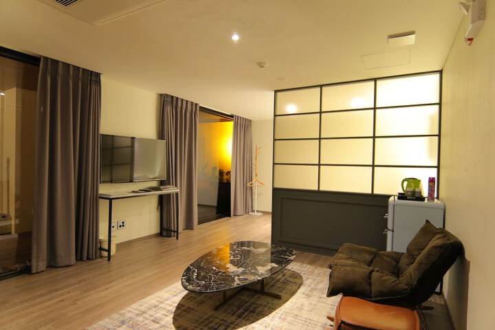 Room 100 of 190