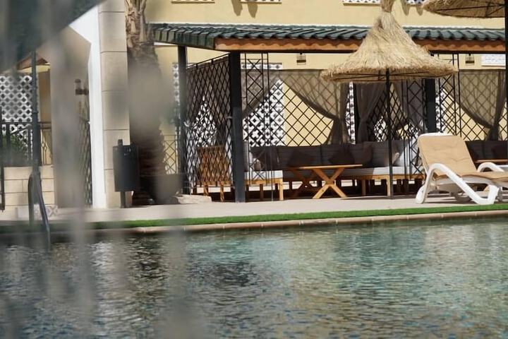 Pool 10 of 15