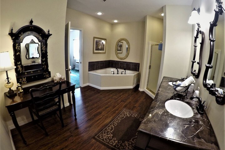 Room 19 of 41