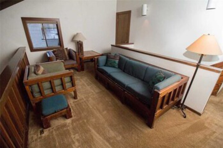 Room 9 of 16
