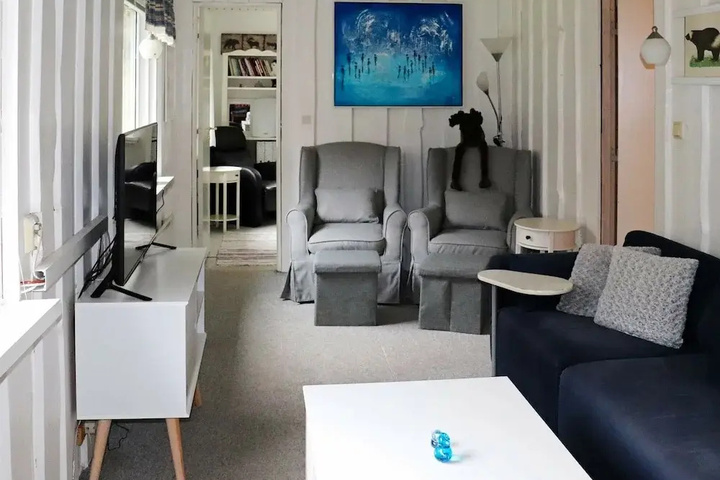 Room 4 of 13