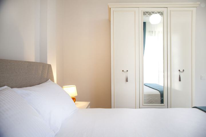 Room 28 of 44
