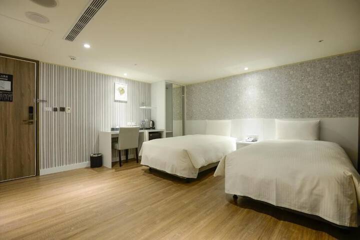 Room 14 of 36