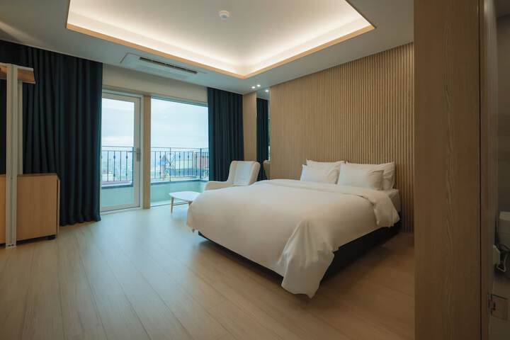 Room 54 of 80