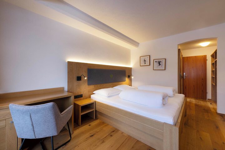 Room 13 of 65
