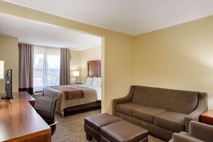 Standard | King Bed (1 of 25)