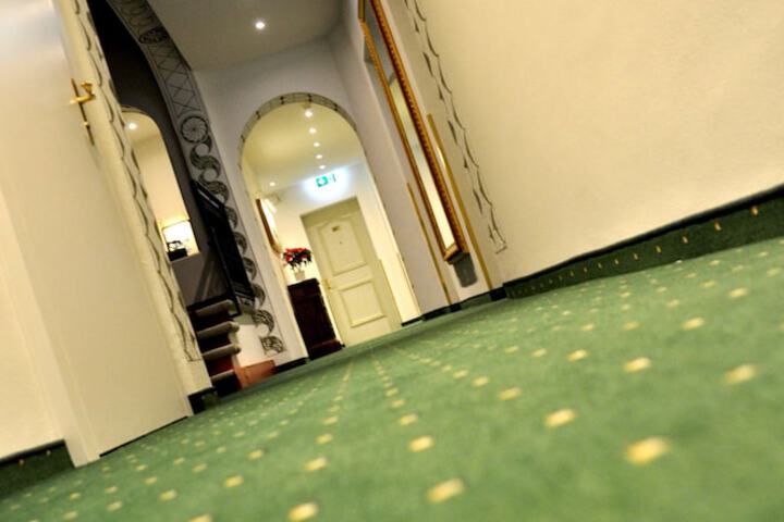 Ballroom/Hall 85 of 90