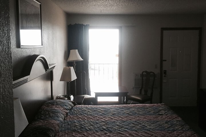 Room 2 of 8