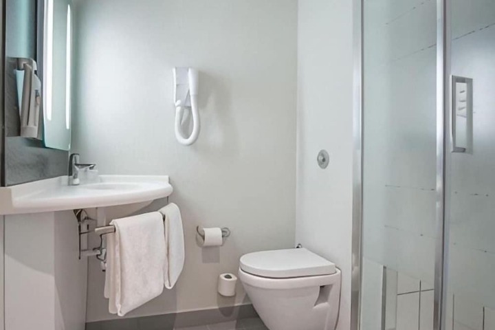 Room 6 of 49