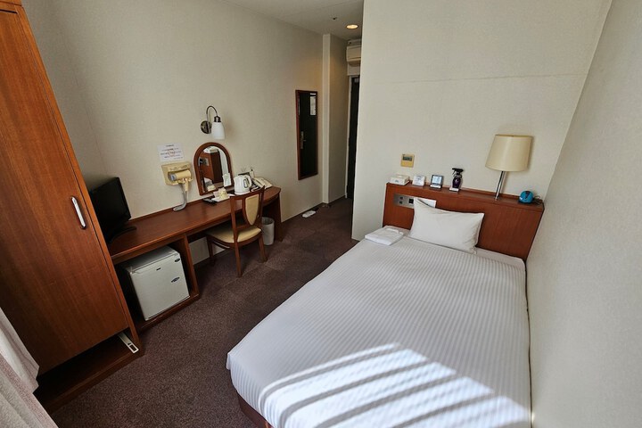 Room 16 of 34