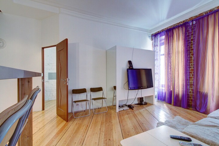 Room 28 of 44